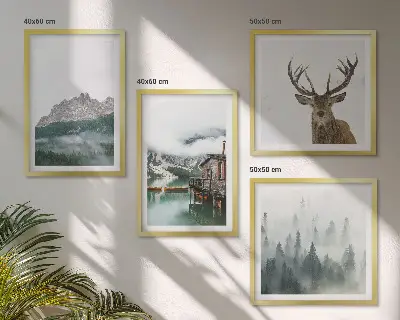 Polittico con cornice quadro con paesaggio di montagna, lago, cervo e cottage nella nebbia