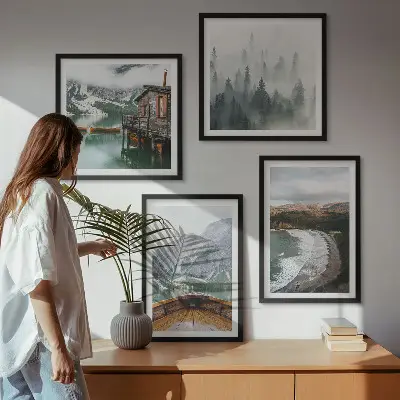Composizione di 4 quadri con paesaggio di montagne, lago, barca, nebbia e spiaggia