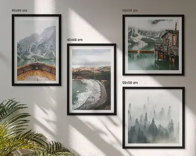 Composizione di 4 quadri con paesaggio di montagne, lago, barca, nebbia e spiaggia