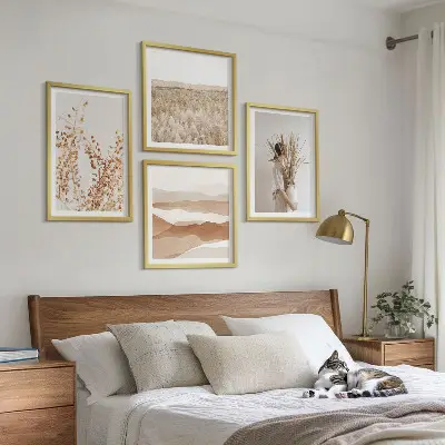 Galleria a parete con motivi vegetali in stile boho
