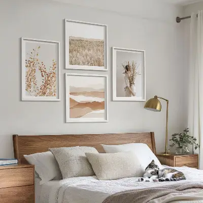 Galleria a parete con motivi vegetali in stile boho