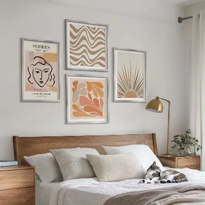 Composizione di 4 quadri con design forme pastello in stile boho solari