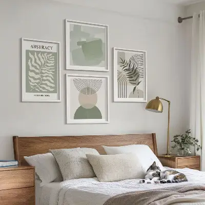 Galleria a parete con astrazioni botaniche boho