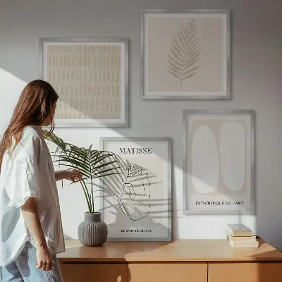 Galleria a parete linee e forme beige e bianco