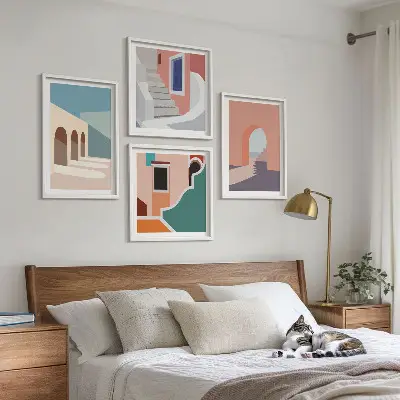 Galleria a parete con grafica minimalista dai colori pastello