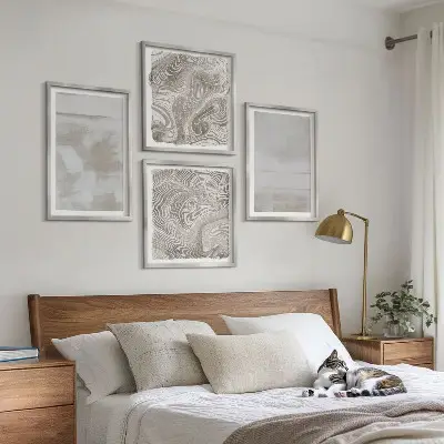 Composizione di 4 quadri con texture usurate in stile moderno