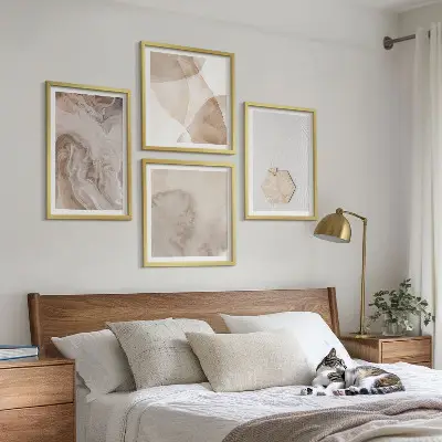 Galleria a parete con design astratto ispirato alla natura