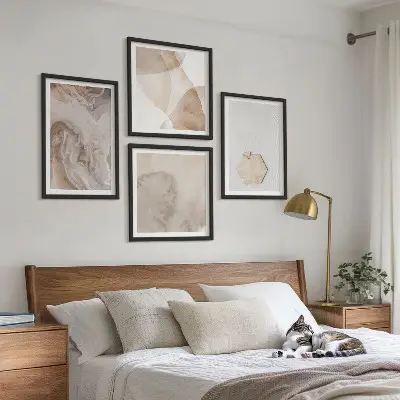 Galleria a parete con design astratto ispirato alla natura
