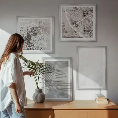 Galleria a parete con forme astratte moderne