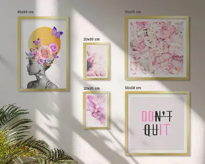 Set di quadri incorniciati con motivi floreali e figura femminile