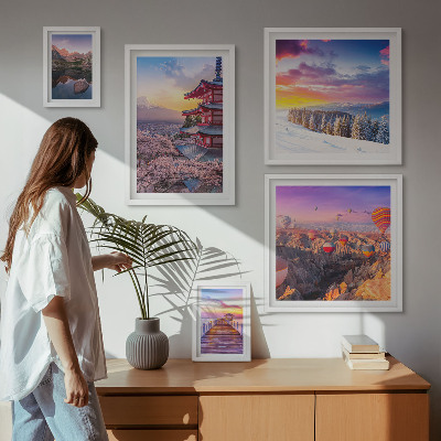 Polittico con cornice montagne e fiori asiatici