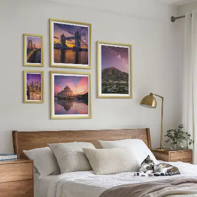 Set di 5 quadri raffiguranti paesaggi notturni di città di montagna