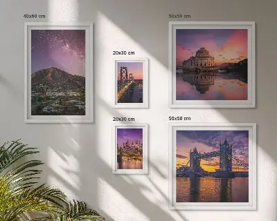 Set di 5 quadri raffiguranti paesaggi notturni di città di montagna