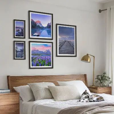 Set di quadri incorniciati con paesaggi montani e costieri