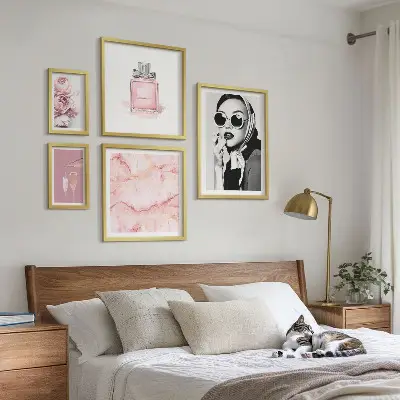 Set di quadri incorniciati con eleganti dettagli in rosa