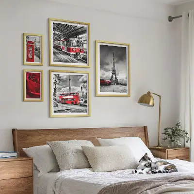 Set di 5 quadri con icone architettoniche e veicoli