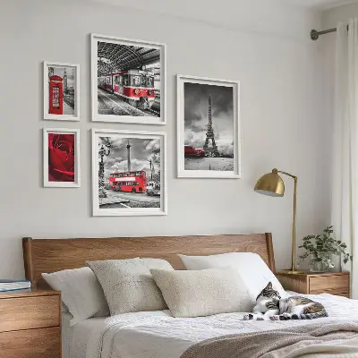Set di 5 quadri con icone architettoniche e veicoli