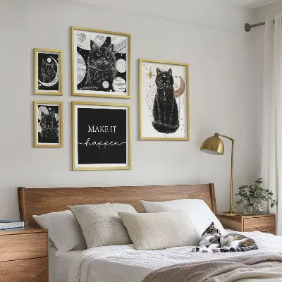 Set di quadri incorniciati con stampa di gatti neri in stile boho spaziale