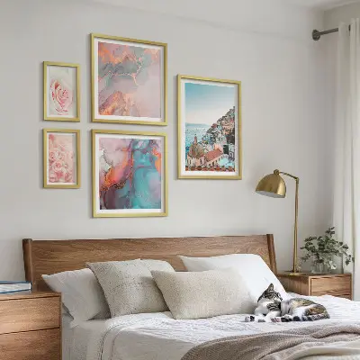 Polittico con cornice con romantici paesaggi rosa