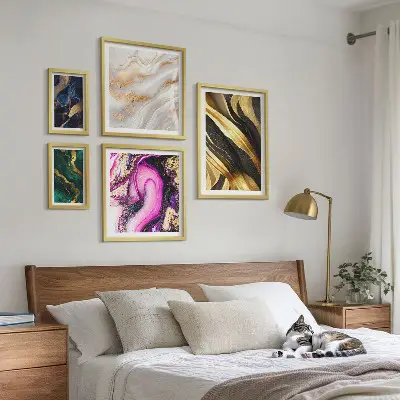 Polittico con cornice con modelli astratti moderni