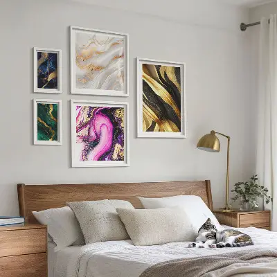 Polittico con cornice con modelli astratti moderni