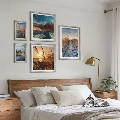 Polittico con cornice paesaggi con acqua, vegetazione e sentiero