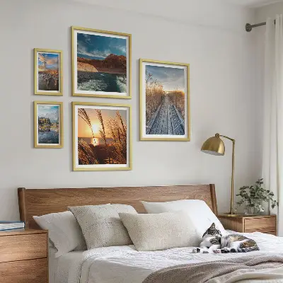 Polittico con cornice paesaggi con acqua, vegetazione e sentiero