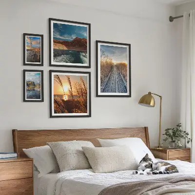 Polittico con cornice paesaggi con acqua, vegetazione e sentiero