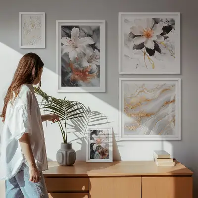 Polittico con cornice decorazione con elegante sfondo floreale in marmo