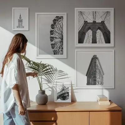 Set di 5 quadri con architettura metropolitana in bianco e nero