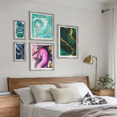 Set di 5 quadri con motivi astratti nei toni del verde e viola