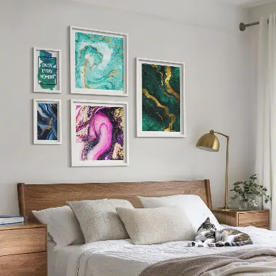 Set di 5 quadri con motivi astratti nei toni del verde e viola