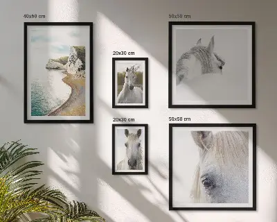 Set di quadri incorniciati con cavalli sulla spiaggia in stile minimalista