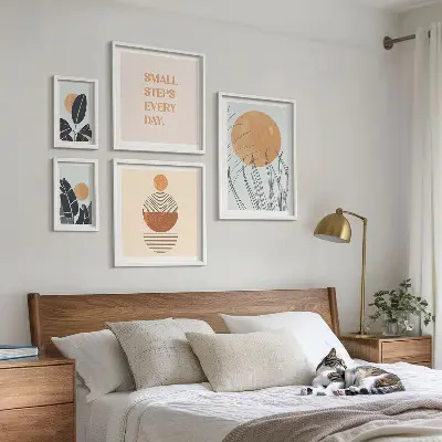 Set di quadri incorniciati con slogan grafici eleganti e piante