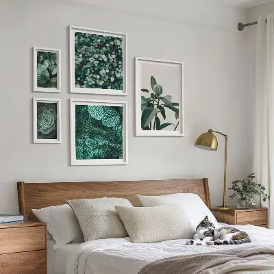 Polittico con cornice con motivi a foglie verdi