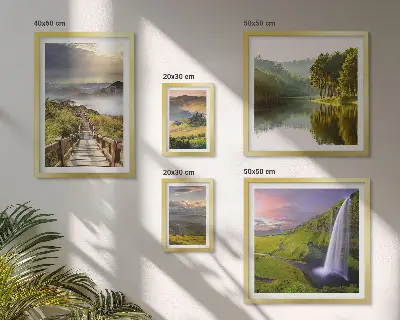 Set di quadri incorniciati con paesaggi di cascate e montagne