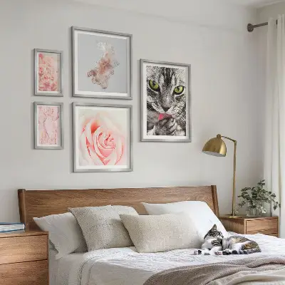 Set di quadri incorniciati motivo gatti con rose dalle sfumature delicate