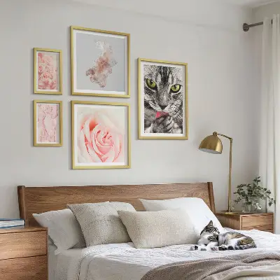 Set di quadri incorniciati motivo gatti con rose dalle sfumature delicate