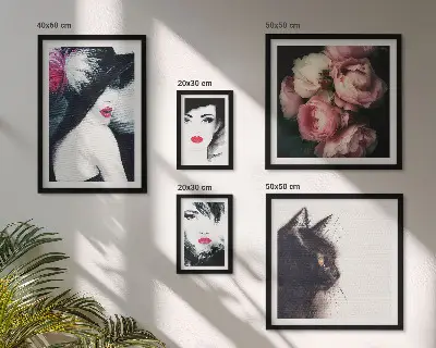 Set di 5 quadri con eleganti ritratti di donne con rose