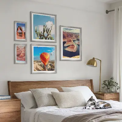 Set di 5 quadri con paesaggi montani e specchi d'acqua