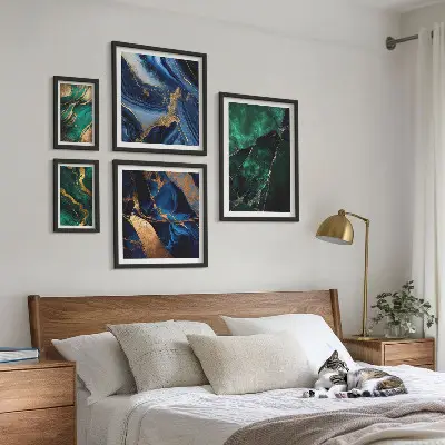Set di quadri incorniciati con eleganti astrazioni e motivi vegetali