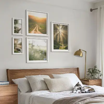 Set di quadri incorniciati paesaggi con foresta, sole e acqua