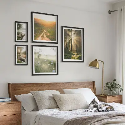 Set di quadri incorniciati paesaggi con foresta, sole e acqua
