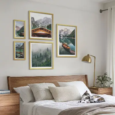 Set di 5 quadri con stampa di barche sui tranquilli laghi di montagna