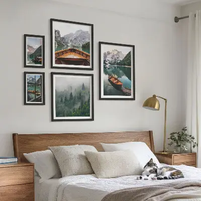 Set di 5 quadri con stampa di barche sui tranquilli laghi di montagna