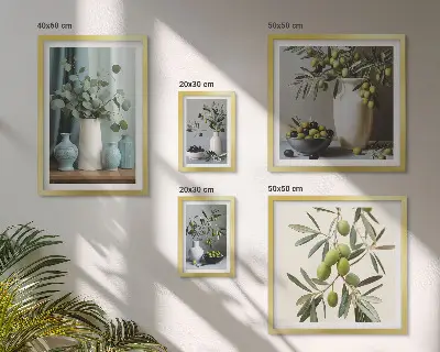 Set di quadri incorniciati con olive verdi in un vaso decorativo