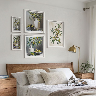 Set di 5 quadri Dettagli color oliva in un interno rustico