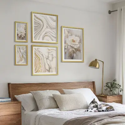 Polittico con cornice motivi floreali astratti ed eleganza