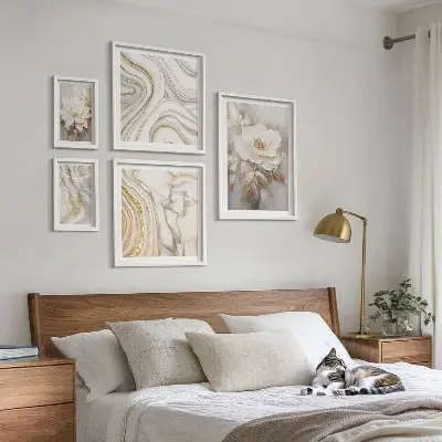 Polittico con cornice motivi floreali astratti ed eleganza