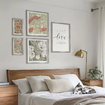 Set di 5 quadri con slogan e grafiche floreali eleganti